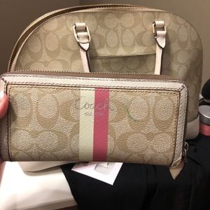 Coach wallet cream with pink